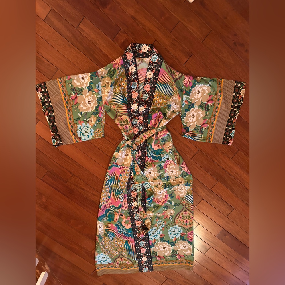 beautiful kimono, one size new